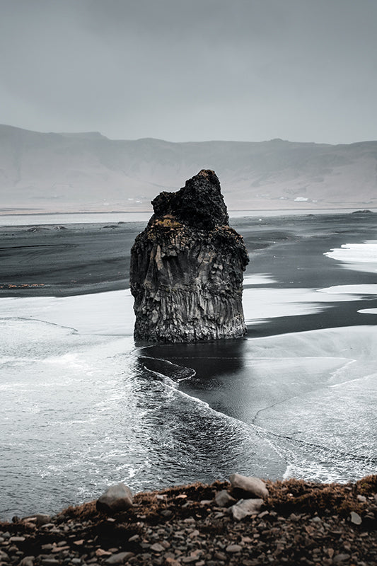 Sead Dedic - Felsturm Arnardrangur in Island